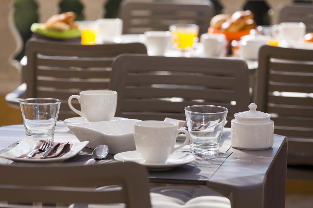 Corniche Du Liouquet Hotel